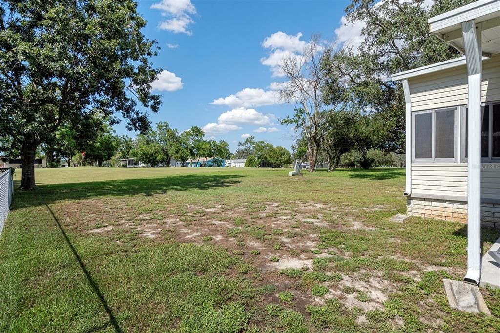 Active With Contract: $199,900 (2 beds, 2 baths, 1288 Square Feet)