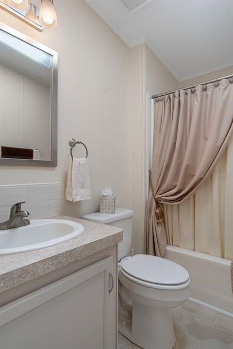 Active With Contract: $199,900 (2 beds, 2 baths, 1288 Square Feet)