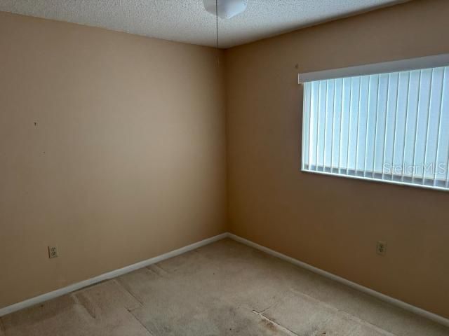 合同活跃: $325,000 (3 贝兹, 2 浴室, 1574 平方英尺)