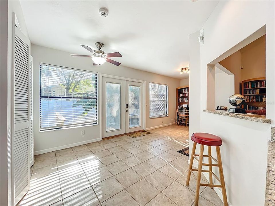 待售: $305,000 (3 贝兹, 2 浴室, 1462 平方英尺)