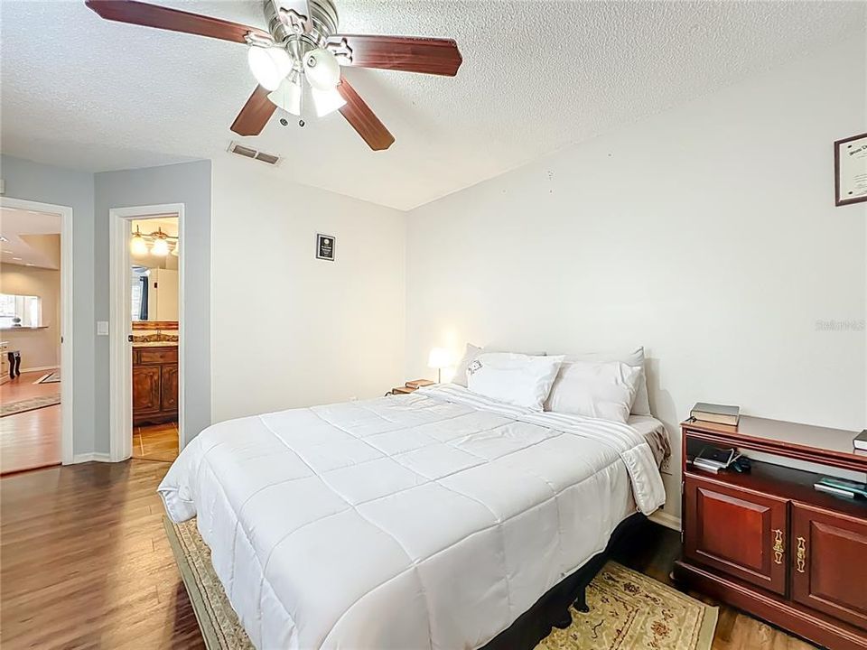 待售: $305,000 (3 贝兹, 2 浴室, 1462 平方英尺)