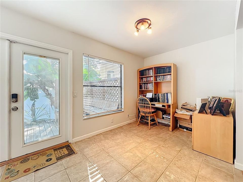 待售: $305,000 (3 贝兹, 2 浴室, 1462 平方英尺)