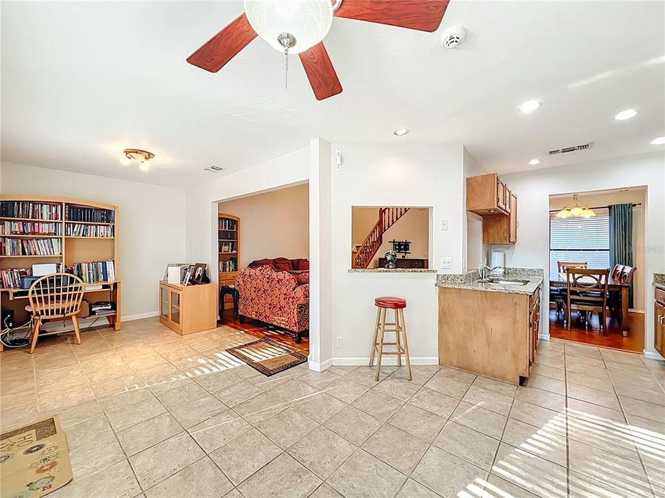 待售: $305,000 (3 贝兹, 2 浴室, 1462 平方英尺)