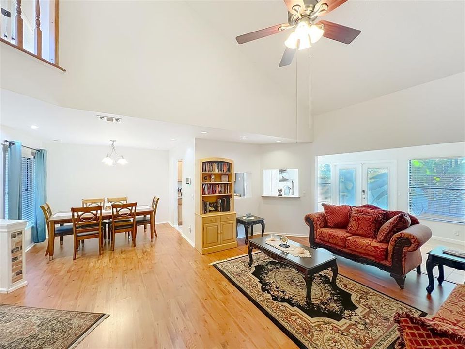 待售: $305,000 (3 贝兹, 2 浴室, 1462 平方英尺)