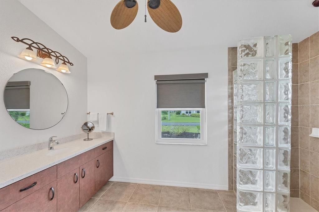 Activo con contrato: $370,000 (3 camas, 2 baños, 1859 Pies cuadrados)