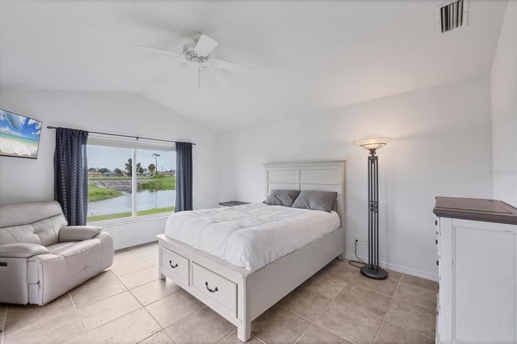 Activo con contrato: $370,000 (3 camas, 2 baños, 1859 Pies cuadrados)