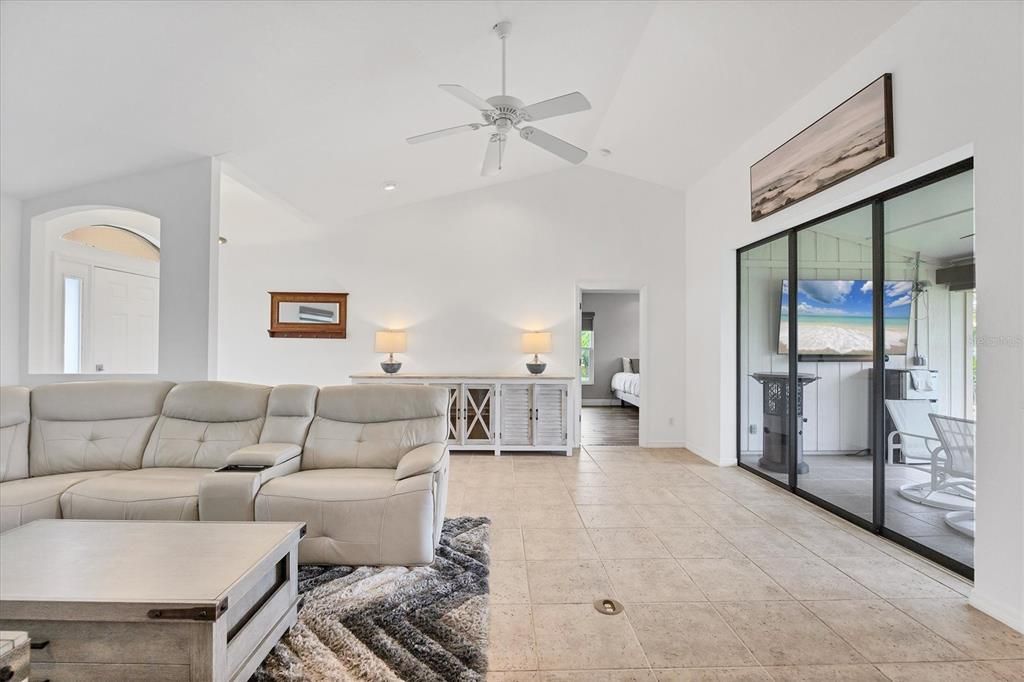 Activo con contrato: $370,000 (3 camas, 2 baños, 1859 Pies cuadrados)