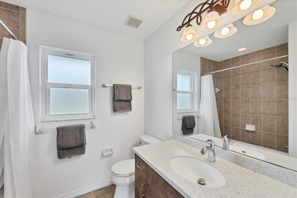 Activo con contrato: $370,000 (3 camas, 2 baños, 1859 Pies cuadrados)