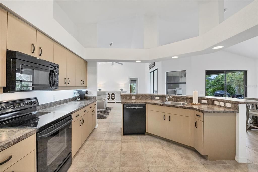 Activo con contrato: $370,000 (3 camas, 2 baños, 1859 Pies cuadrados)