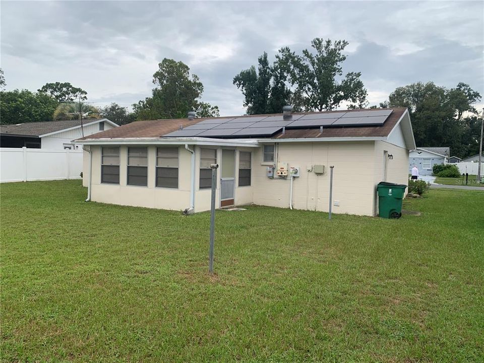 Active With Contract: $99,000 (2 beds, 1 baths, 832 Square Feet)