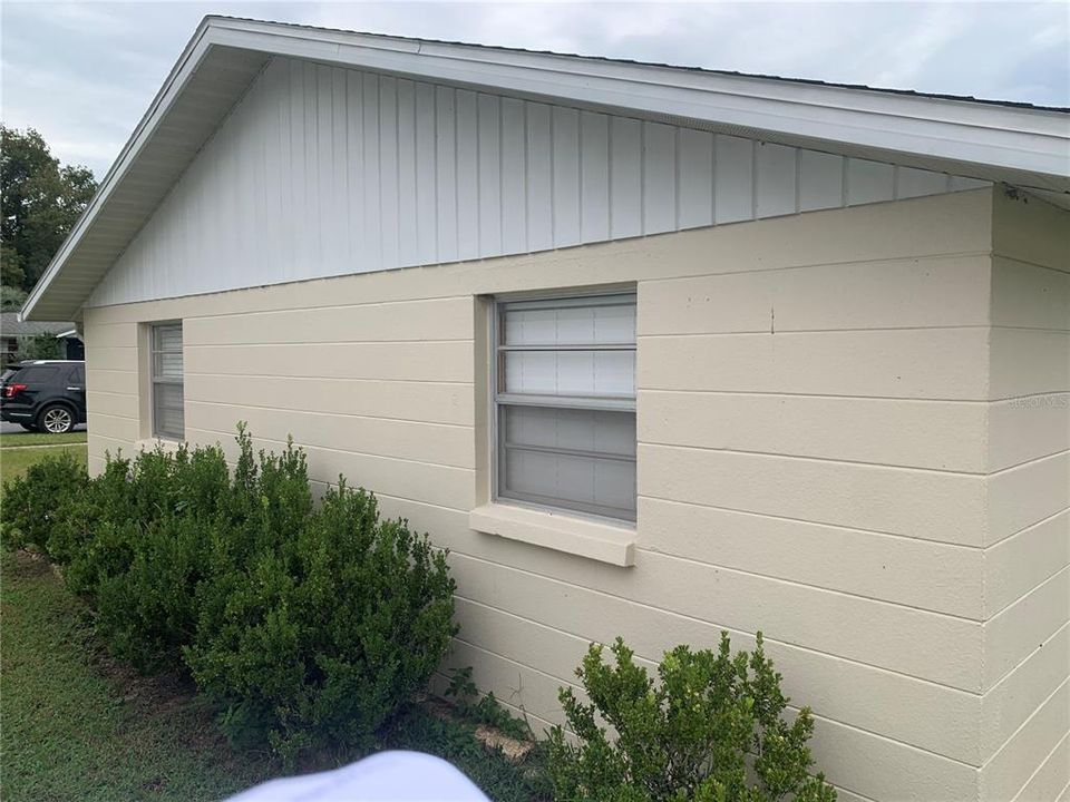 Active With Contract: $99,000 (2 beds, 1 baths, 832 Square Feet)