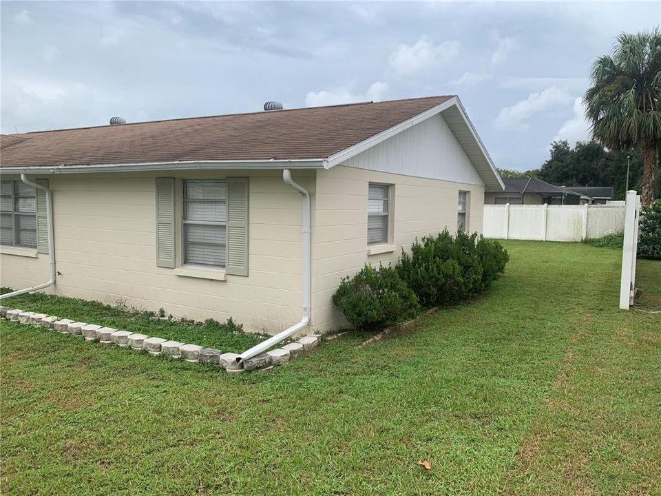 Active With Contract: $99,000 (2 beds, 1 baths, 832 Square Feet)