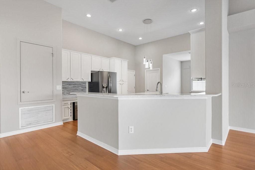 For Rent: $2,595 (4 beds, 3 baths, 2174 Square Feet)