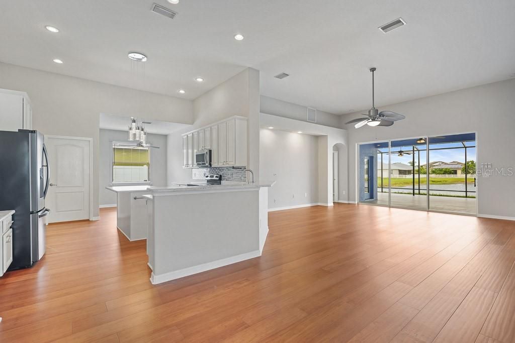 For Rent: $2,595 (4 beds, 3 baths, 2174 Square Feet)