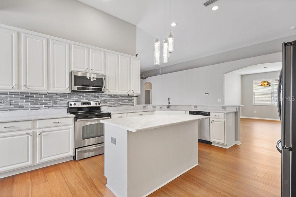 For Rent: $2,595 (4 beds, 3 baths, 2174 Square Feet)