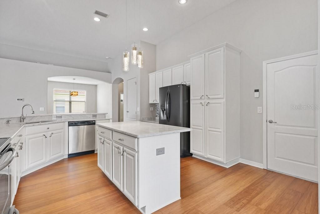 For Rent: $2,595 (4 beds, 3 baths, 2174 Square Feet)