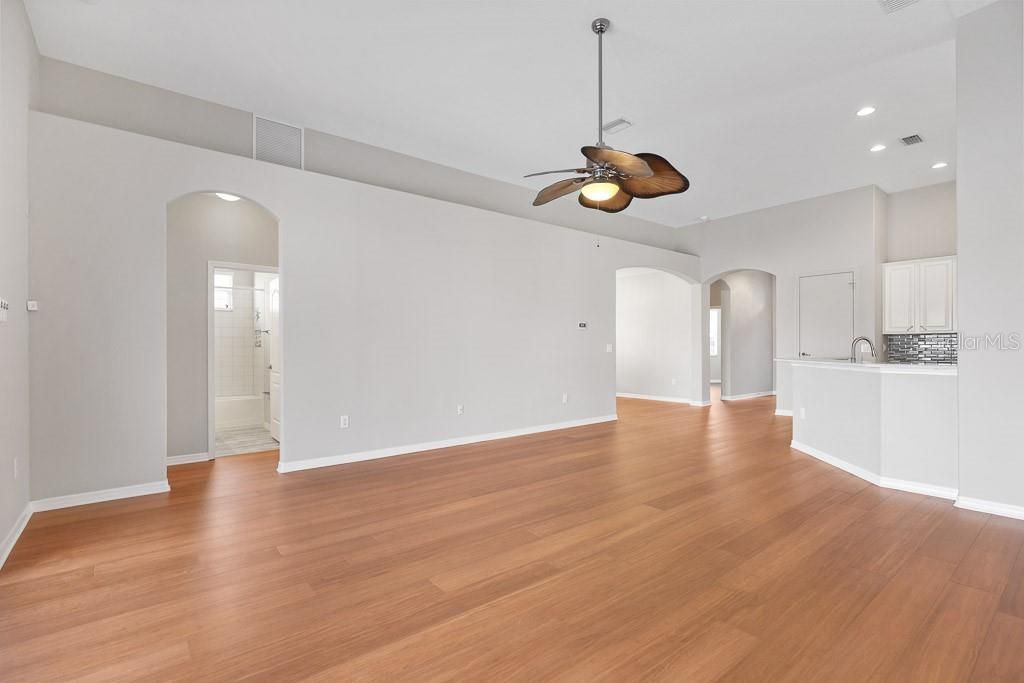 For Rent: $2,595 (4 beds, 3 baths, 2174 Square Feet)