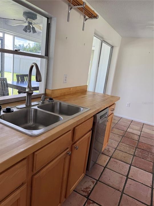 For Rent: $2,500 (2 beds, 2 baths, 1069 Square Feet)