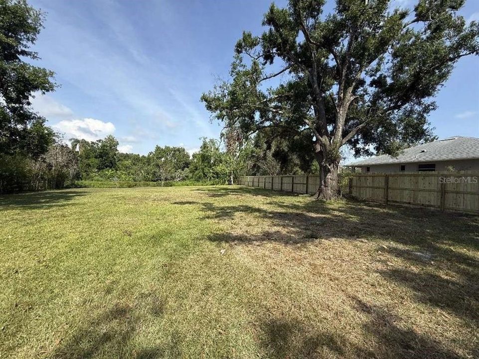 En Venta: $295,000 (0.42 acres)