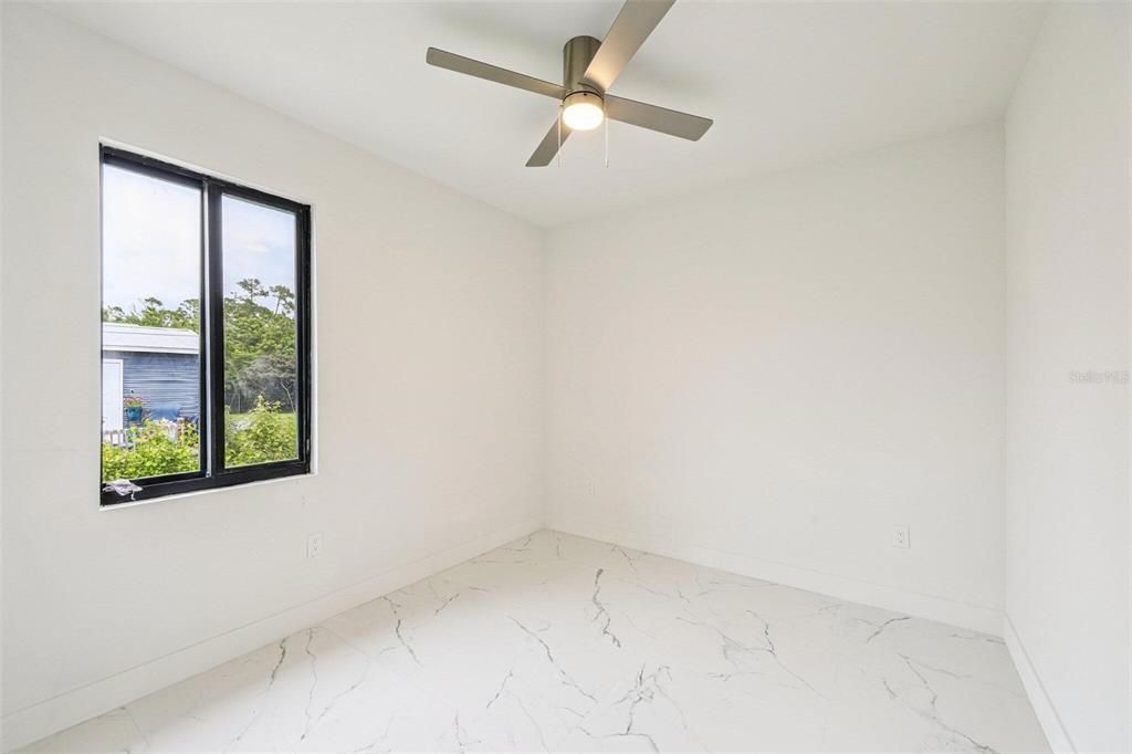 На продажу: $359,000 (4 спален, 2 ванн, 1636 Квадратных фут)