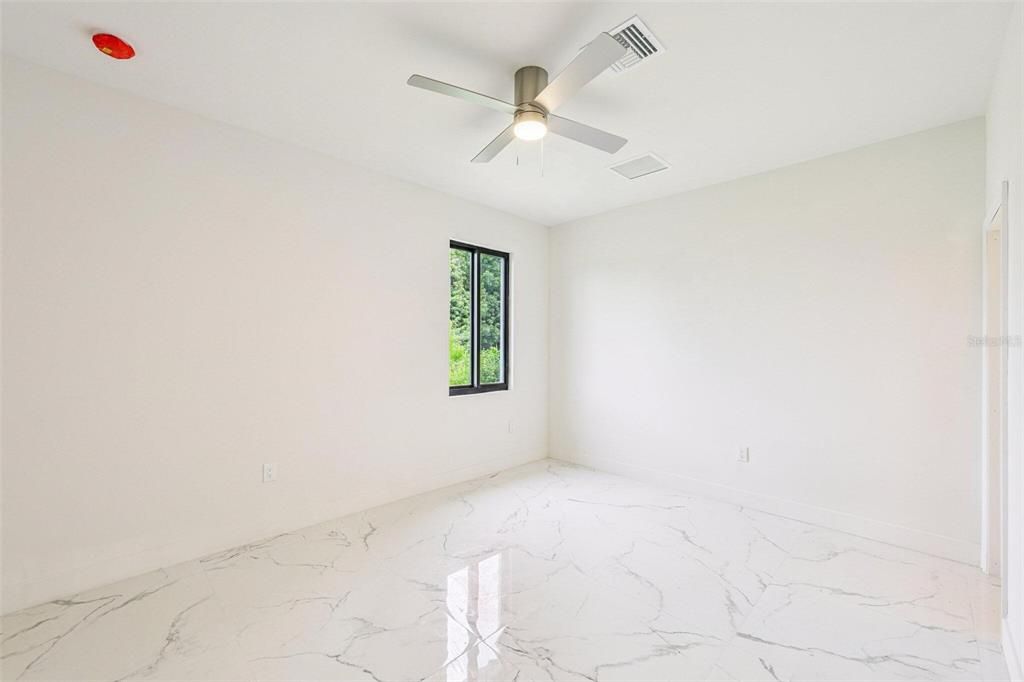 На продажу: $359,000 (4 спален, 2 ванн, 1636 Квадратных фут)