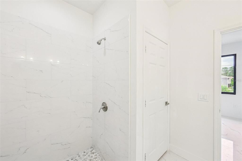 На продажу: $359,000 (4 спален, 2 ванн, 1636 Квадратных фут)