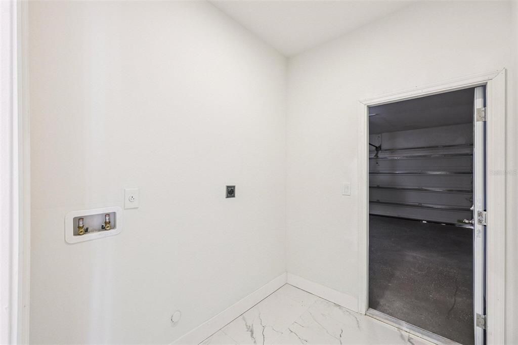 На продажу: $359,000 (4 спален, 2 ванн, 1636 Квадратных фут)