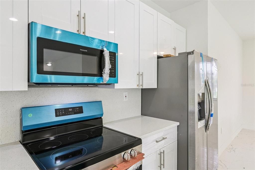 На продажу: $359,000 (4 спален, 2 ванн, 1636 Квадратных фут)