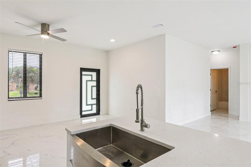 На продажу: $359,000 (4 спален, 2 ванн, 1636 Квадратных фут)