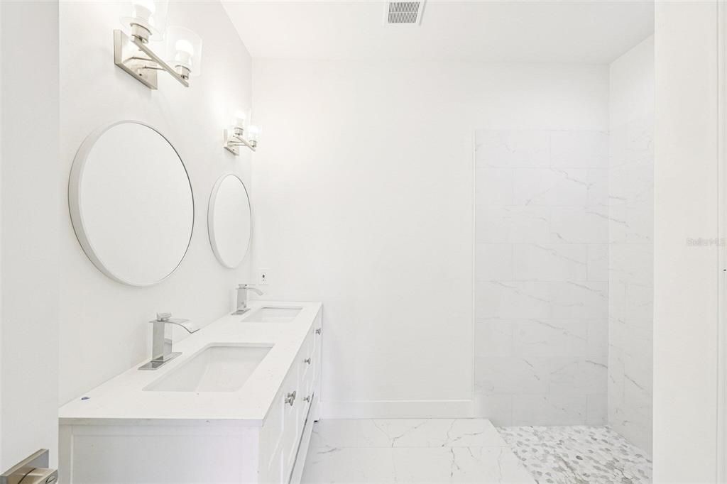 На продажу: $359,000 (4 спален, 2 ванн, 1636 Квадратных фут)