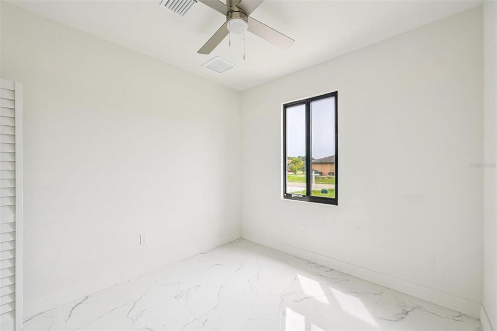 На продажу: $359,000 (4 спален, 2 ванн, 1636 Квадратных фут)