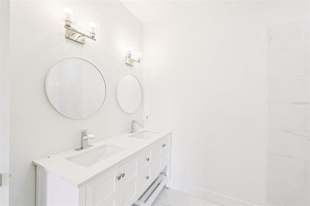 На продажу: $359,000 (4 спален, 2 ванн, 1636 Квадратных фут)