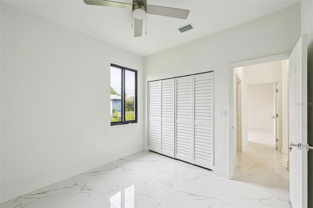 На продажу: $359,000 (4 спален, 2 ванн, 1636 Квадратных фут)