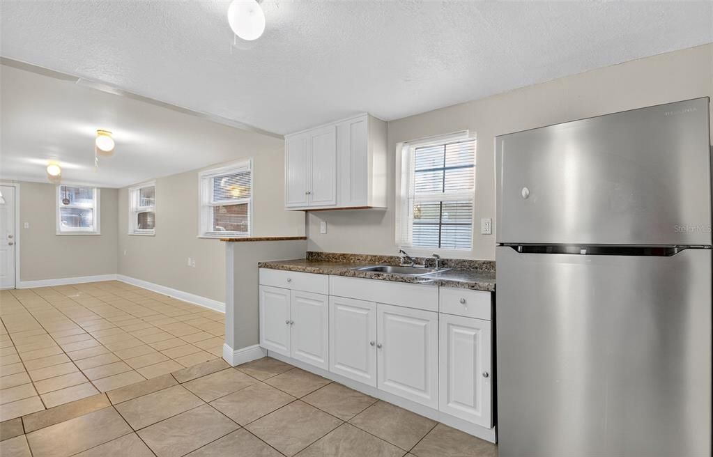 Active With Contract: $250,000 (2 beds, 1 baths, 767 Square Feet)