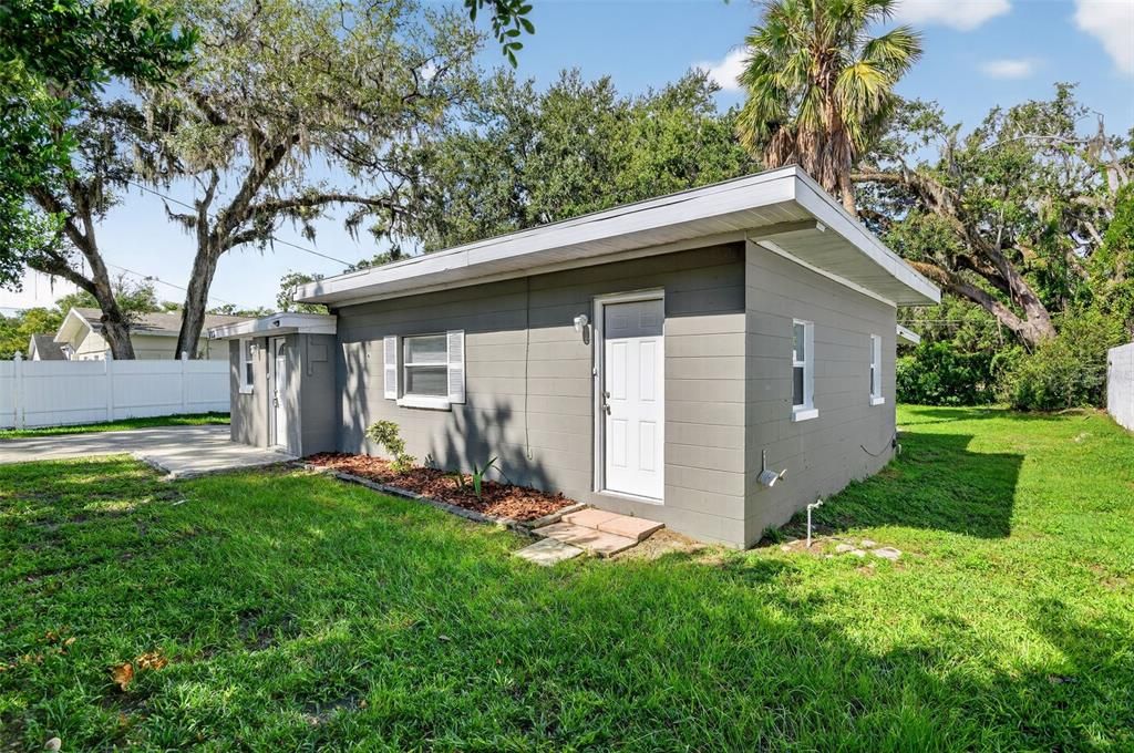 Active With Contract: $250,000 (2 beds, 1 baths, 767 Square Feet)