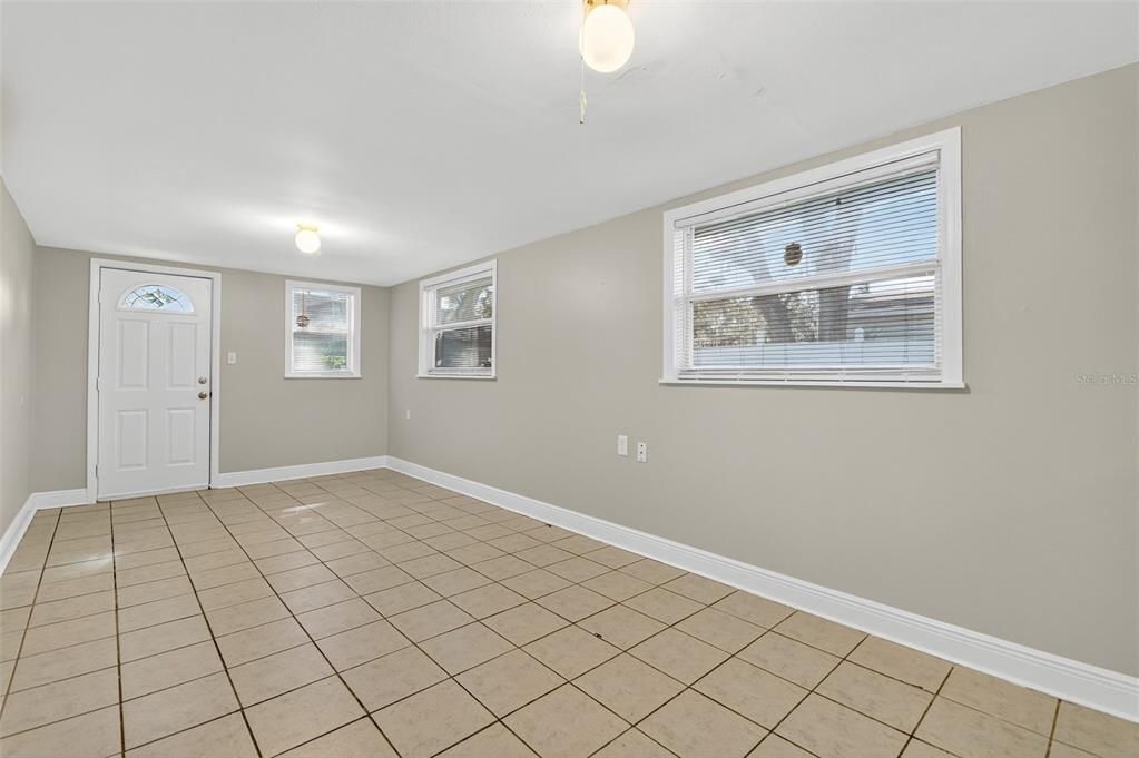 Active With Contract: $250,000 (2 beds, 1 baths, 767 Square Feet)