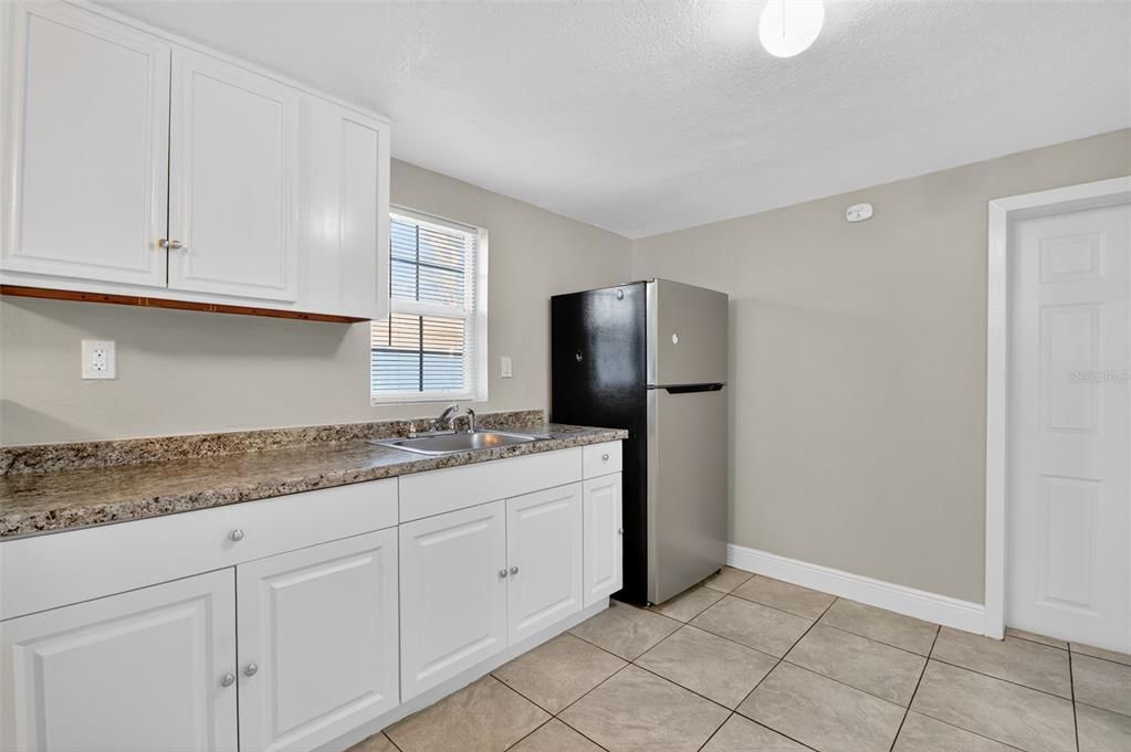 Active With Contract: $250,000 (2 beds, 1 baths, 767 Square Feet)