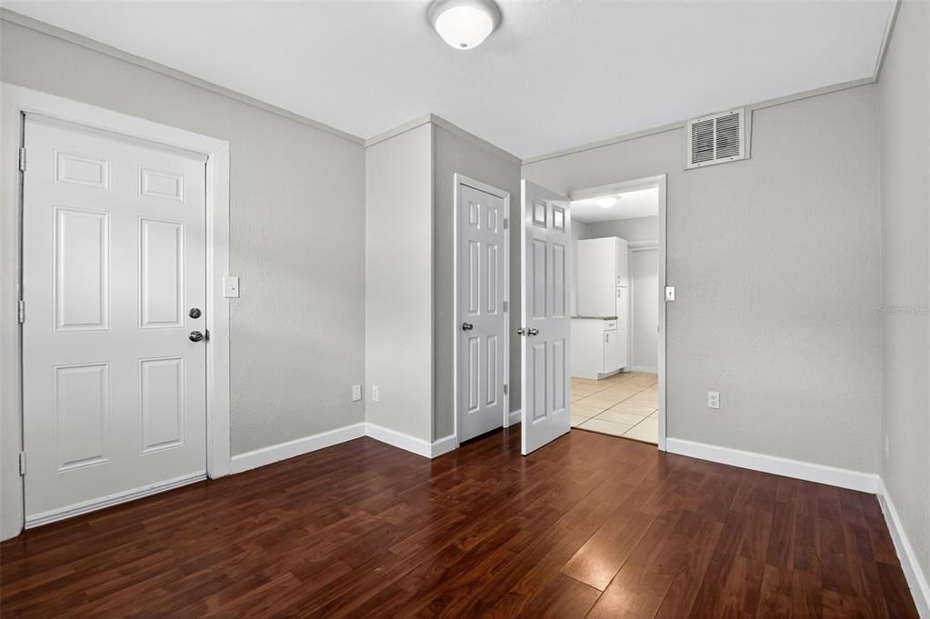 Active With Contract: $250,000 (2 beds, 1 baths, 767 Square Feet)