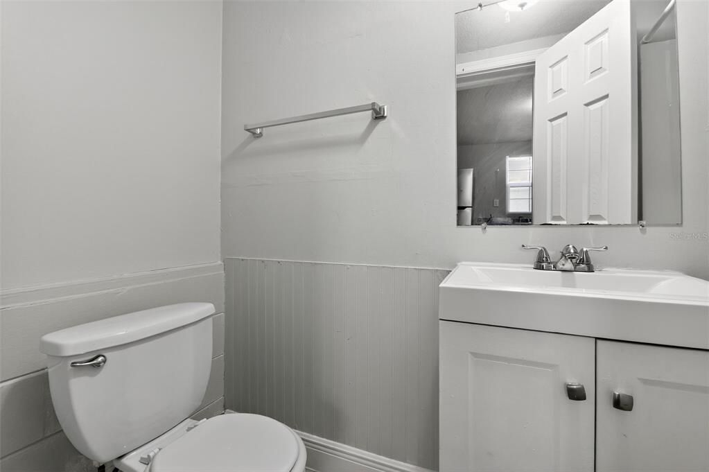 Active With Contract: $250,000 (2 beds, 1 baths, 767 Square Feet)