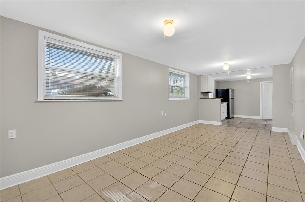 Active With Contract: $250,000 (2 beds, 1 baths, 767 Square Feet)