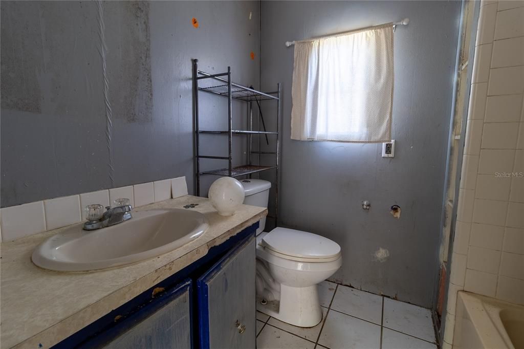 待售: $299,900 (2 贝兹, 2 浴室, 644 平方英尺)