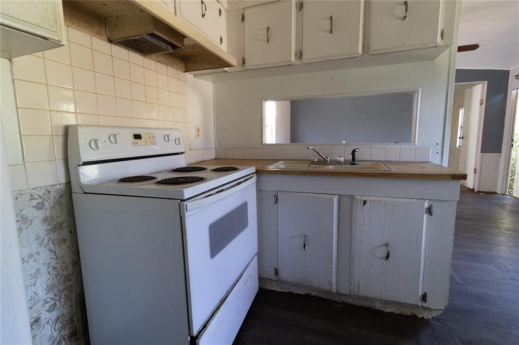 待售: $299,900 (2 贝兹, 2 浴室, 644 平方英尺)