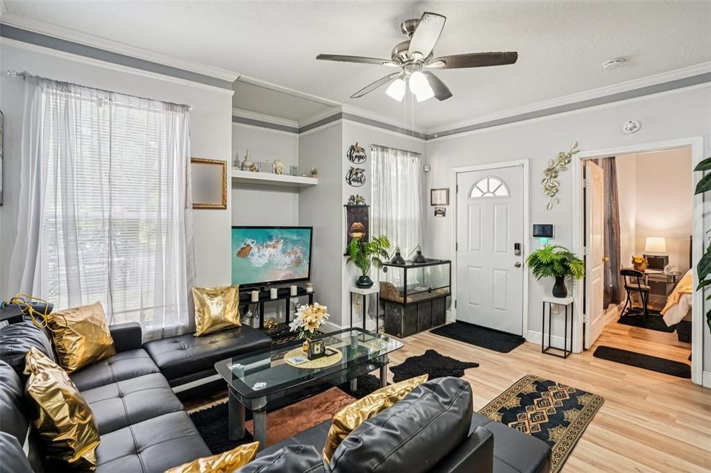 For Sale: $170,000 (2 beds, 2 baths, 983 Square Feet)