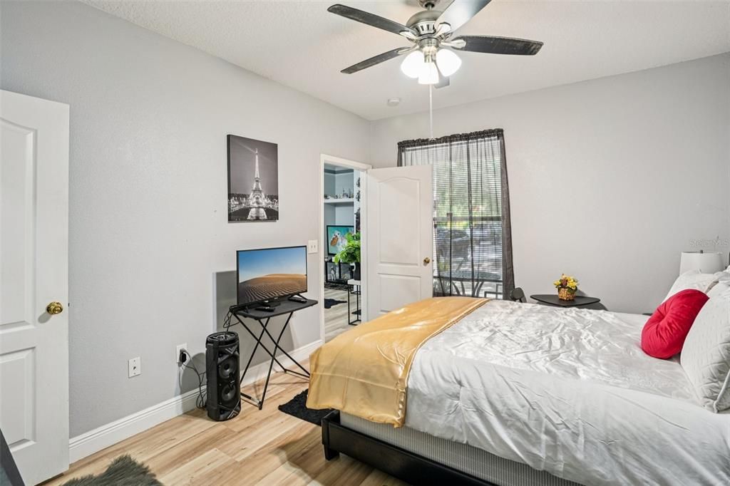 For Sale: $170,000 (2 beds, 2 baths, 983 Square Feet)