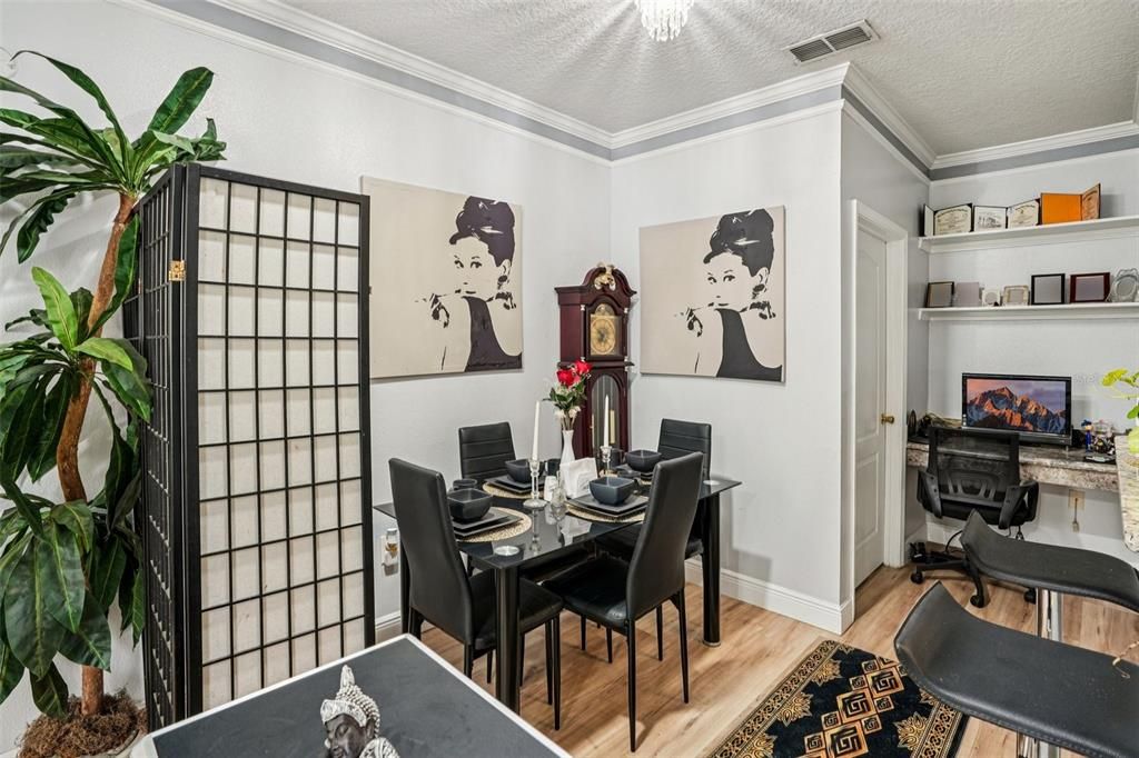 For Sale: $170,000 (2 beds, 2 baths, 983 Square Feet)