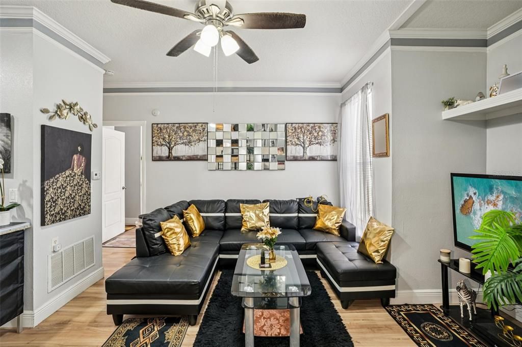 For Sale: $170,000 (2 beds, 2 baths, 983 Square Feet)