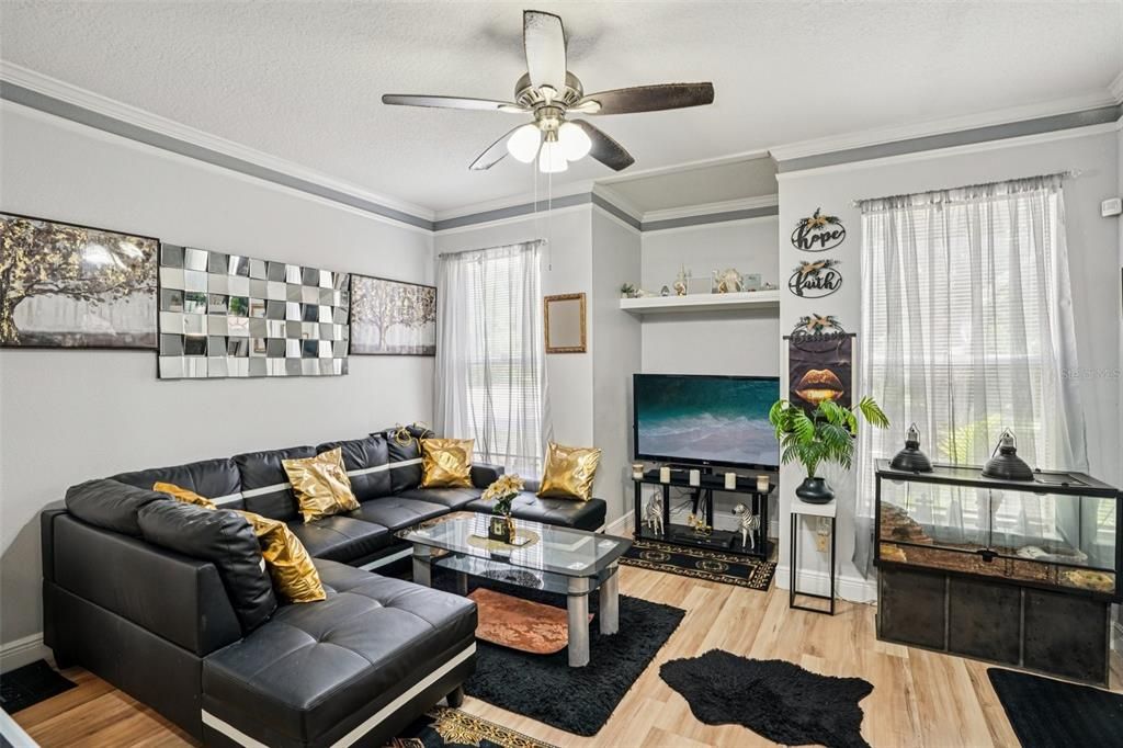 For Sale: $170,000 (2 beds, 2 baths, 983 Square Feet)