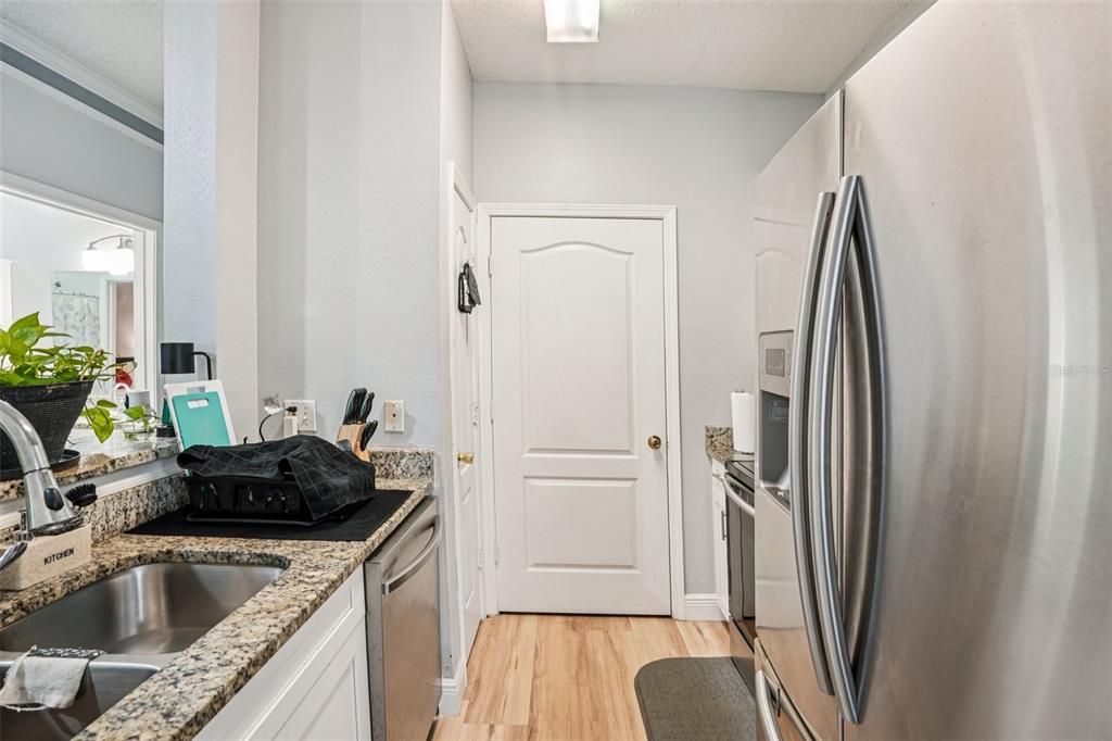 For Sale: $170,000 (2 beds, 2 baths, 983 Square Feet)