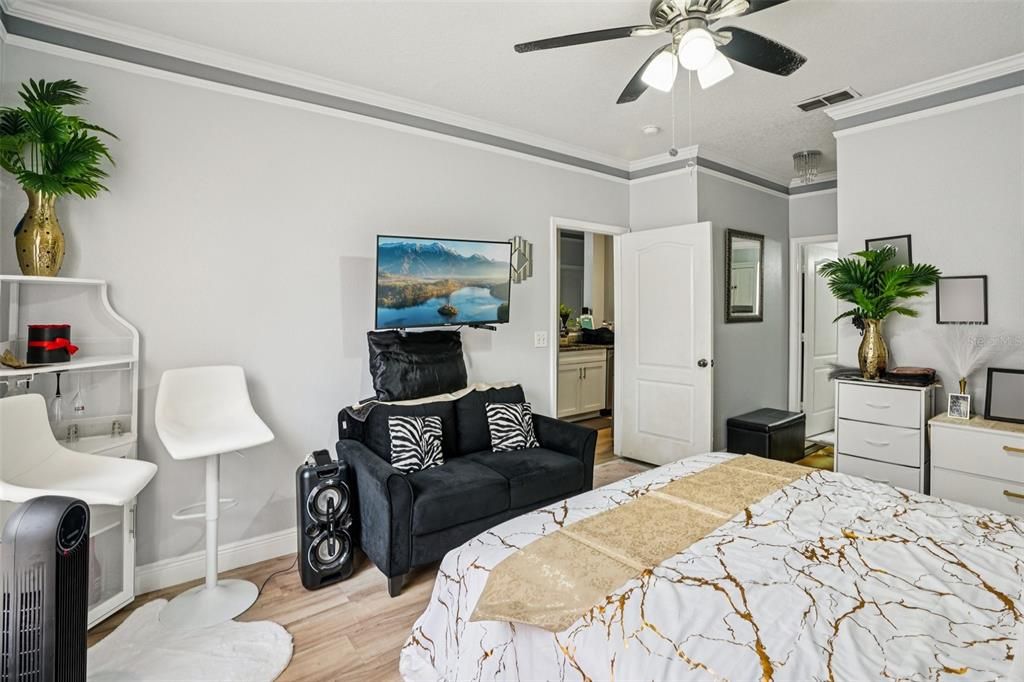 For Sale: $170,000 (2 beds, 2 baths, 983 Square Feet)