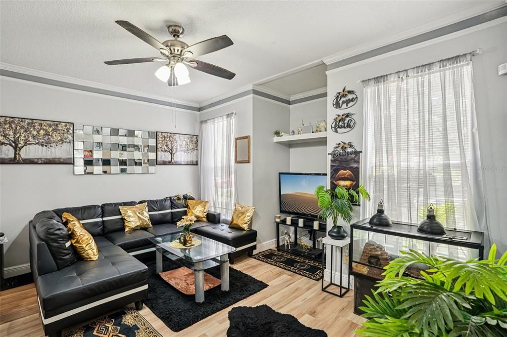 For Sale: $170,000 (2 beds, 2 baths, 983 Square Feet)